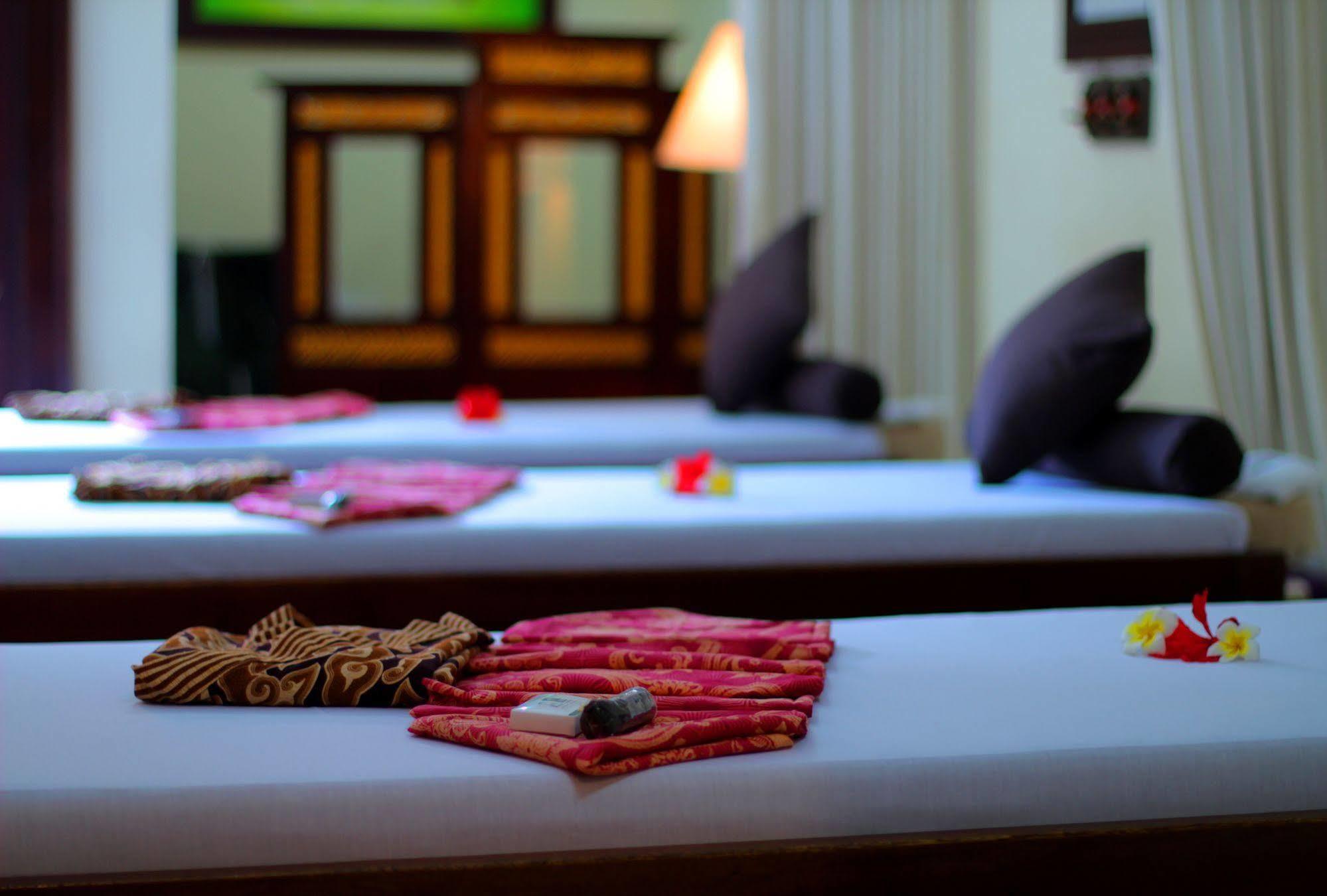 Adi Dharma Hotel Legian Exterior photo