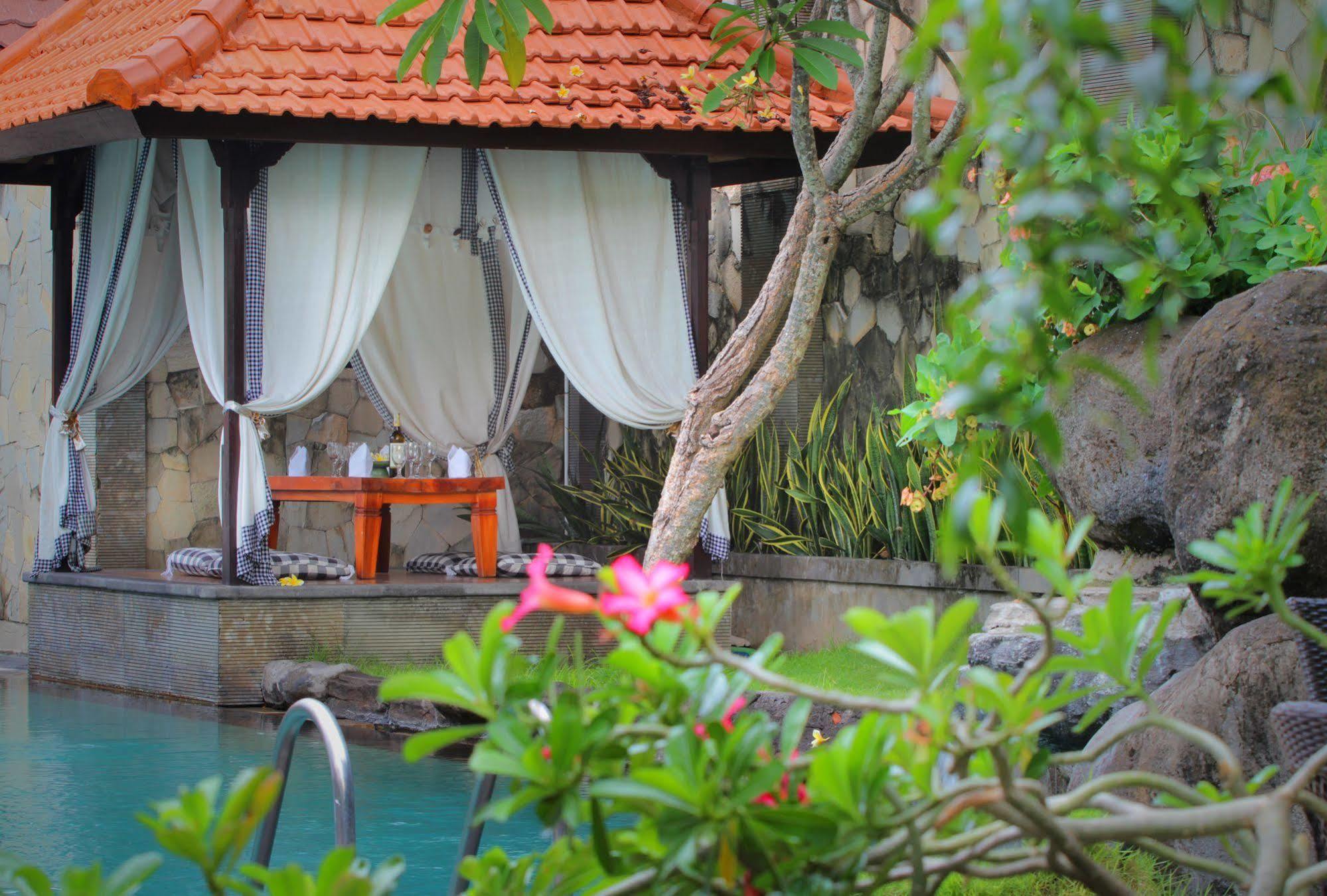 Adi Dharma Hotel Legian Exterior photo